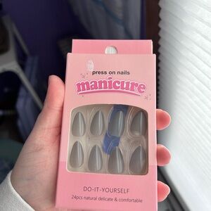 Silvery/grey Press On Nails Set